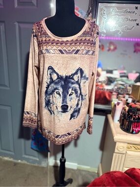 NWOT Wolf Graphic Long Sleeve Tee - Large